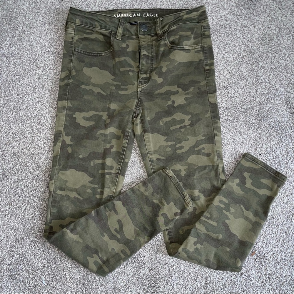 American Eagle High Rise Camo Jeggings • 6 Regular